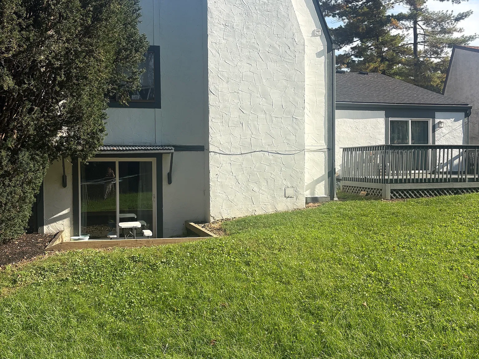 3 bed, 1.5 bath, 1800 sqft, $2,000 — Photo 3
