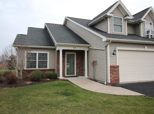 24 Cloister Ln, Webster, NY 14580