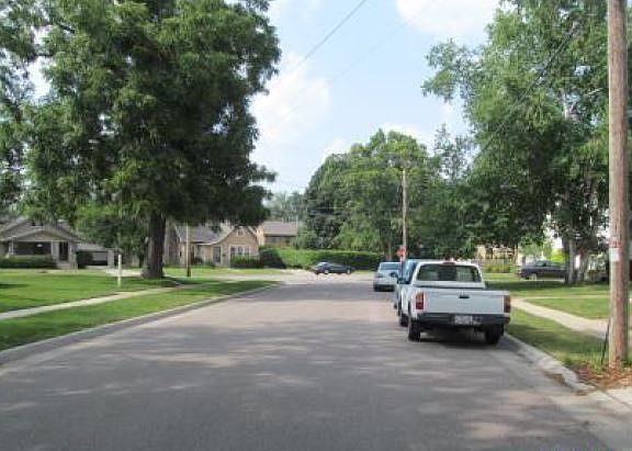 3rd image of 17 Forest Park Blvd