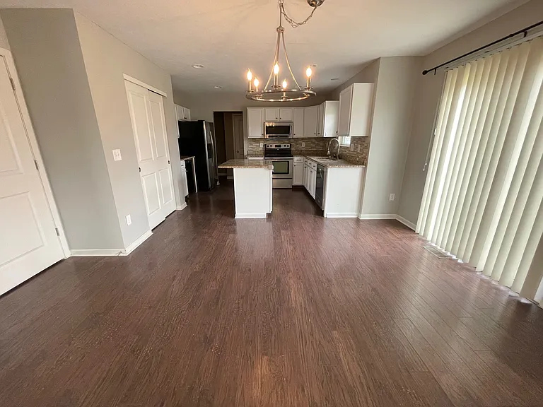 1670 Primrose Ave — Photo 8