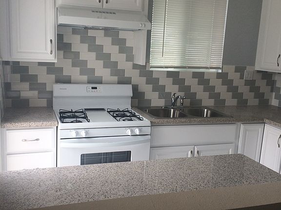 3rd image of 7055-57 Tait St