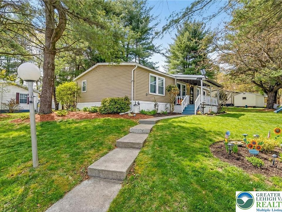 1st image of 1012 Spruce Ln