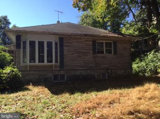 900 Oak Ln, Philadelphia, PA 19126