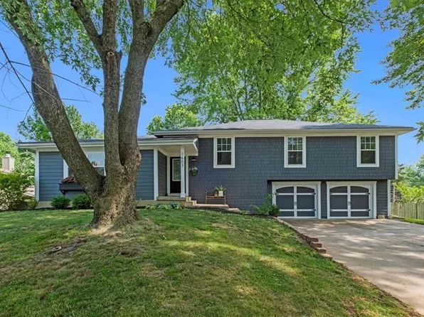 1603 Blueberry Dr, Harrisonville, MO 64701