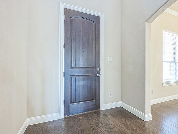 2nd image of 301 Harcourt Ave