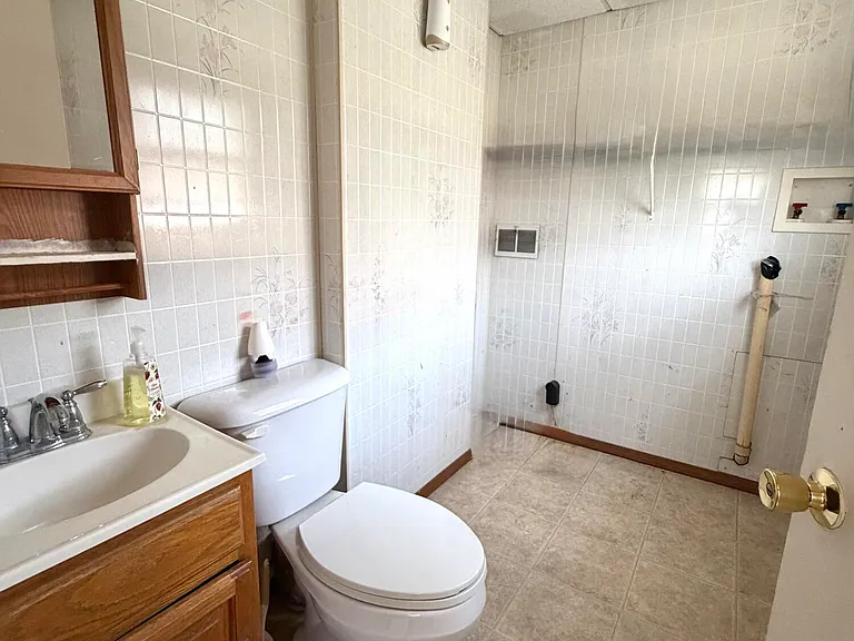207 N Orange St — Photo 5