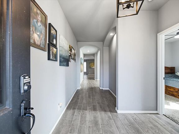 2nd image of 808 E Edgewater Pl S