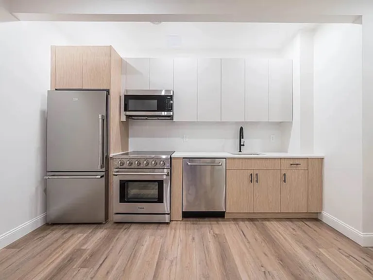 270 Sullivan Pl #6F — Photo 3