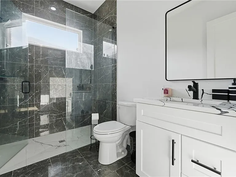 556 Versailles Dr — Photo 28