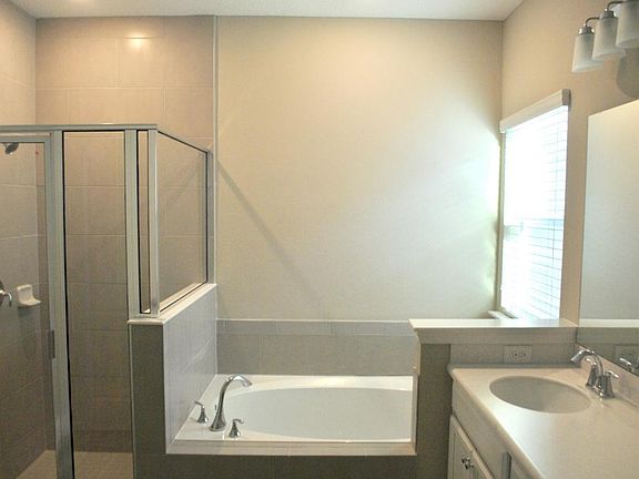3rd image of 272 Rivercliff Trl