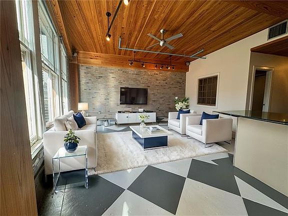 4th image of 441 Gravier St APT 9