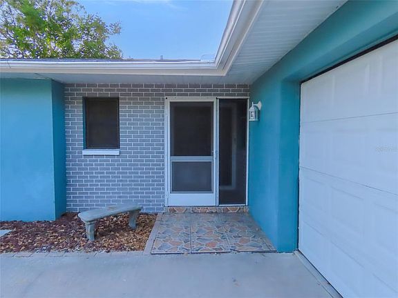 3rd image of 1798 Faulds Rd N