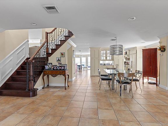 5th image of 3390 Hewlett Avenue