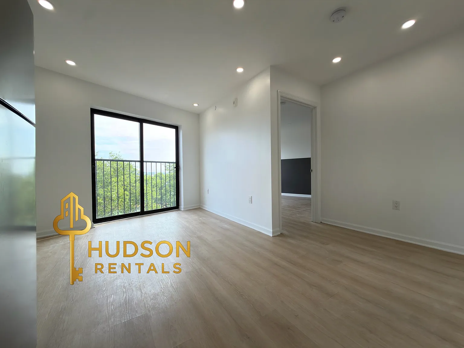 1 bed, 650 sqft, $2,100 — Photo 3