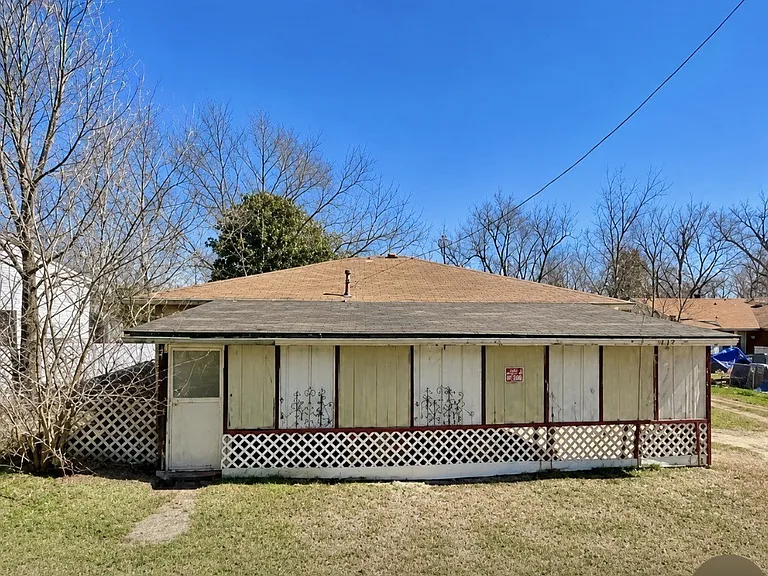 712 S Chapman Ave — Photo 2