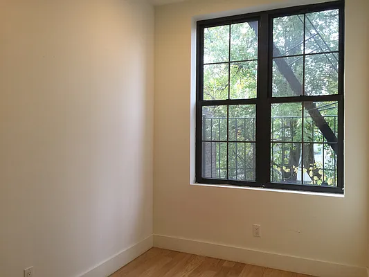 Rented by P Management | media 104