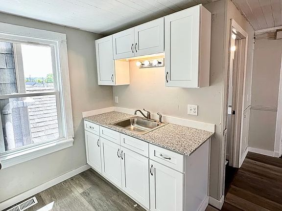 3rd image of 10 Grace St Unit 1