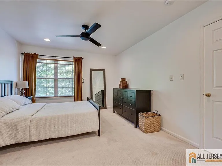 403 Somerset Ct — Photo 24