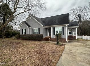 120 Summerdale Dr, Pikeville, NC 27863