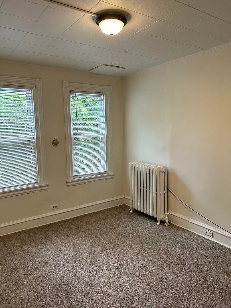 3 bed, 1.5 bath, 1900 sqft, $1,750 — Photo 3