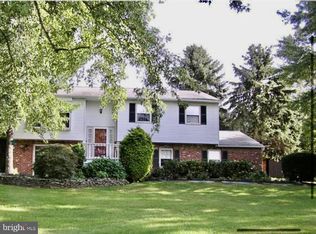 35 Beverly Dr, Kintnersville, PA 18930