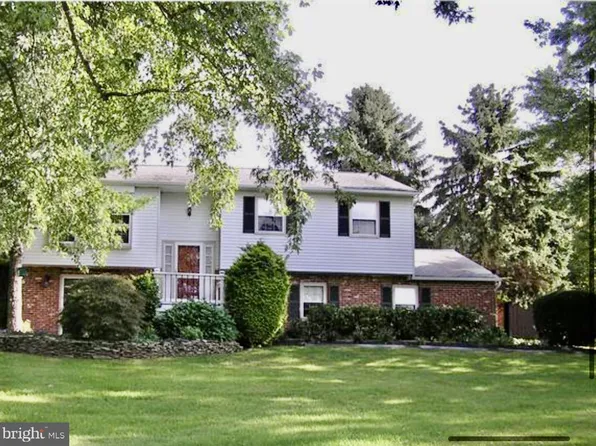 35 Beverly Dr, Kintnersville, PA 18930