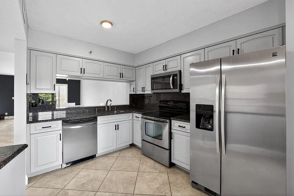 2 bed, 2.0 bath, 1222 sqft, $2,500 — Photo 3