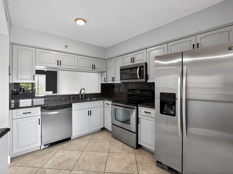 2206 S Cypress Bend Dr #401 — Photo 3