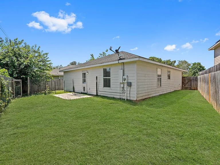 1631 Quail Run — Photo 30
