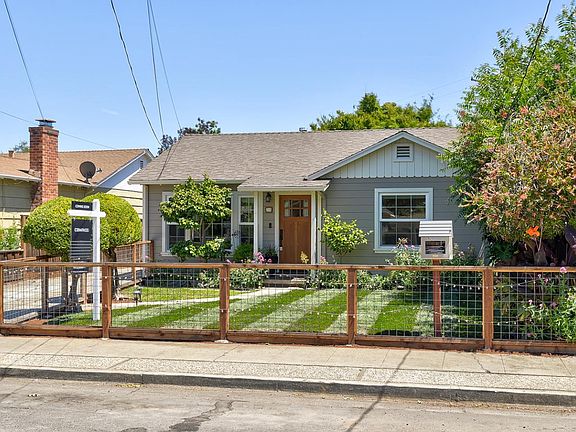2nd image of 216 Brooklyn Ave