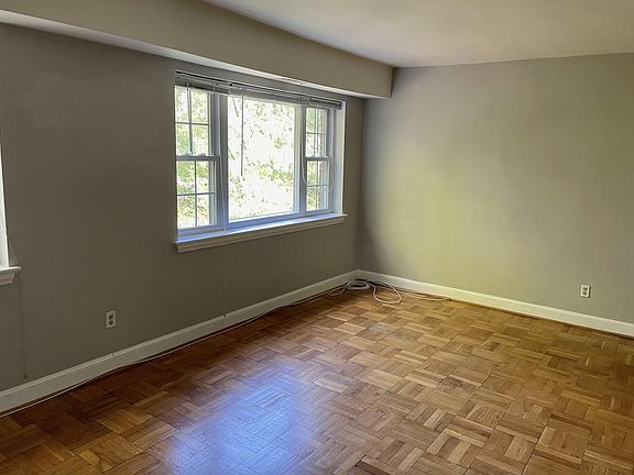 3rd image of 1320 Fort Myer Dr APT 832