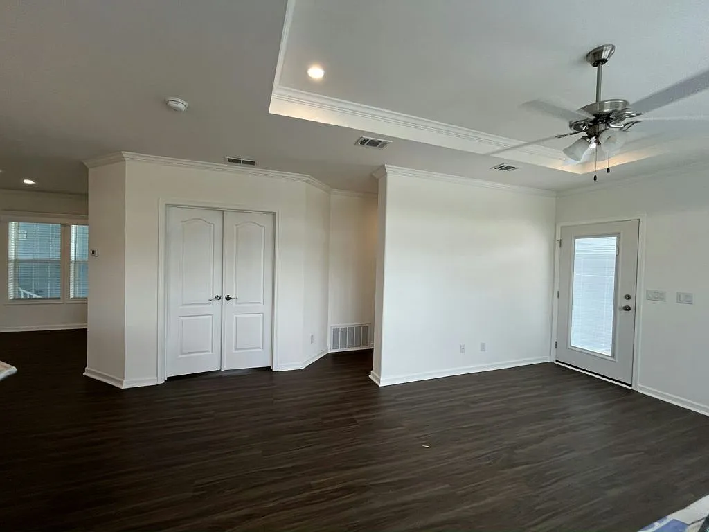 3 bed, 2.0 bath, 1356 sqft, $1,549 — Photo 4