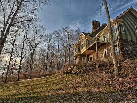 3rd image of 843 Wheaton Way