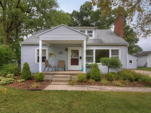 374 Elizabeth Ave NE, Rockford, MI 49341