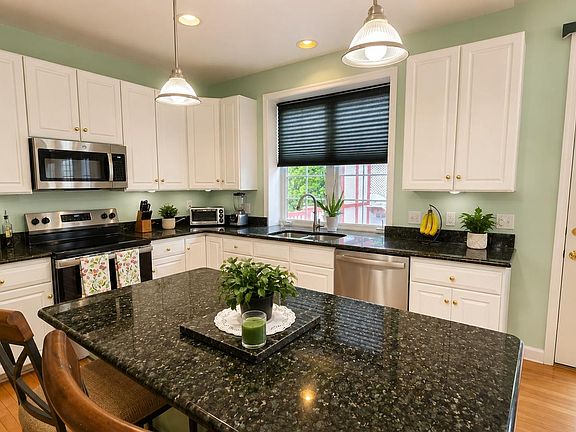 3rd image of 1 Henlopen Ct