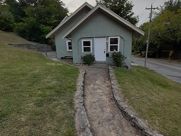 3rd image of 2824 Glenway Ave