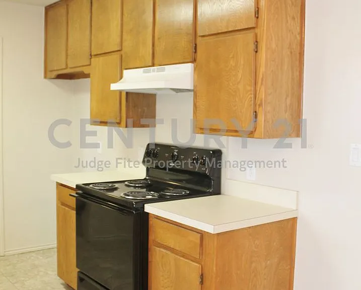 1104 Curtis Dr — Photo 4