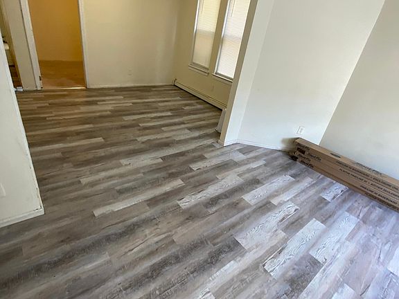 3rd image of 413 Jersey St Floor 2