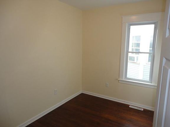 4th image of 337 Myrtle Ave #1
