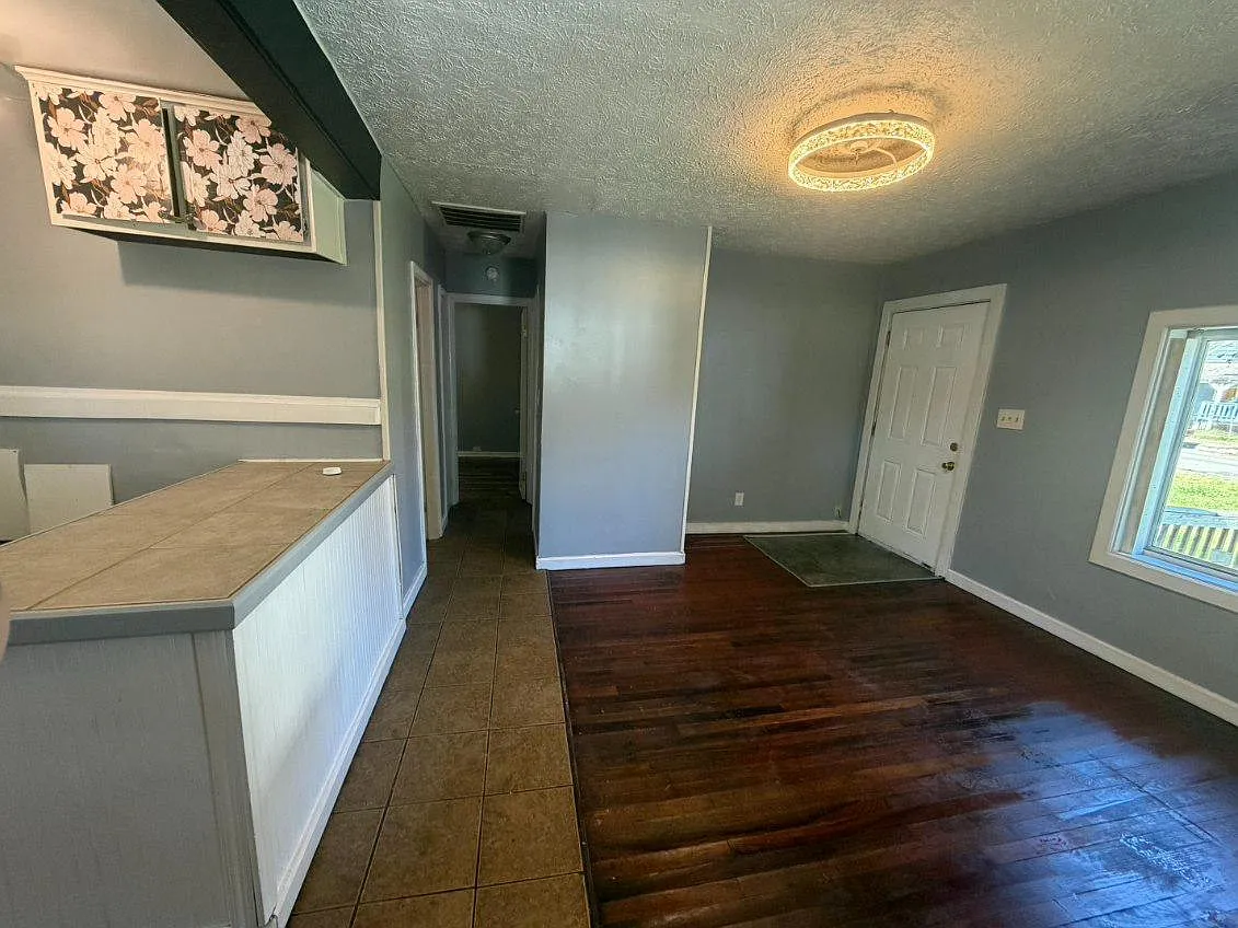 3015 East 11th Avenue — Photo 4