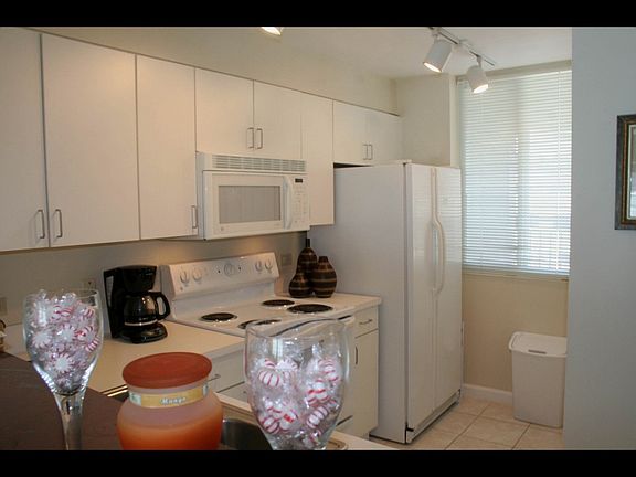 4th image of 700 S Rosemary Ave #201