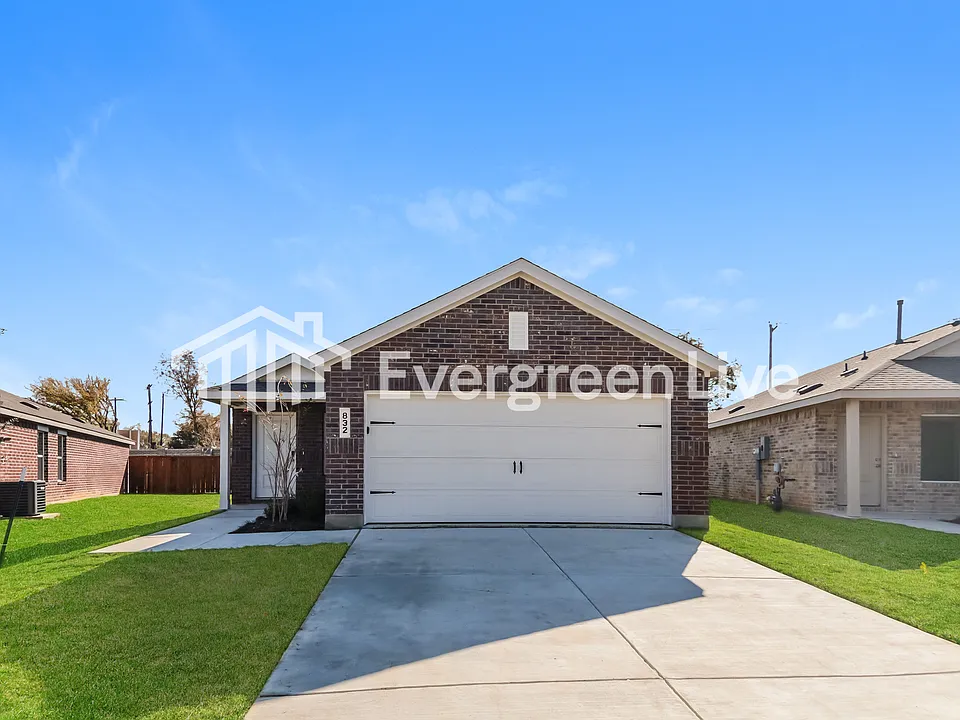 832 Dressage Ln