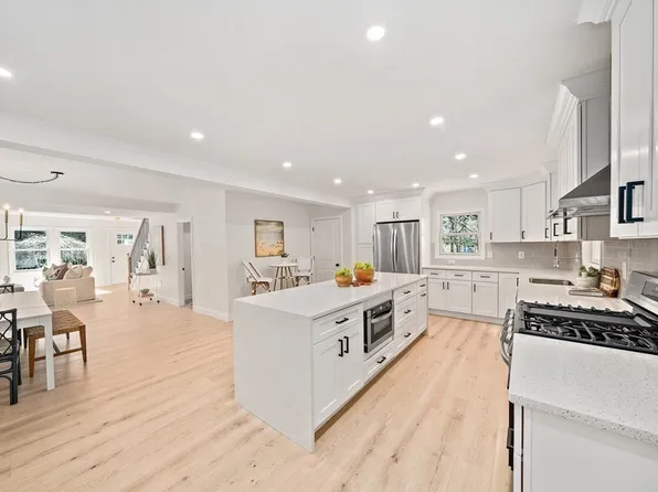 21 John St, Marshfield, MA 02050