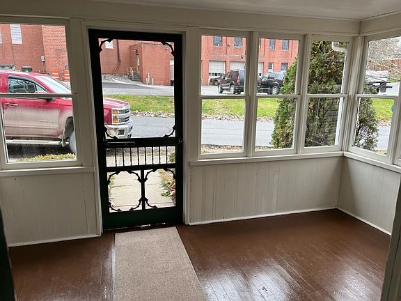 3rd image of 25 Coles St