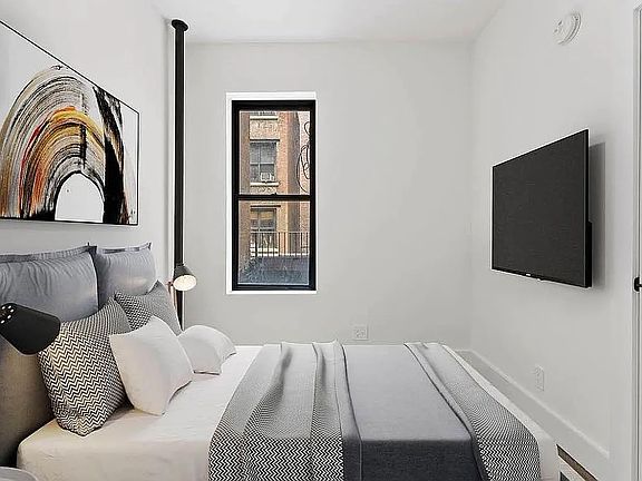 3rd image of 998 Amsterdam Ave #1E