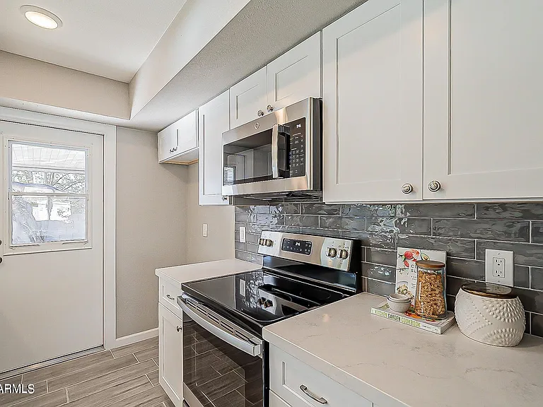 14008 N 52nd Ave — Photo 15