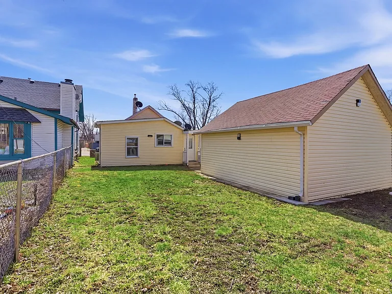 810 Superior St — Photo 14