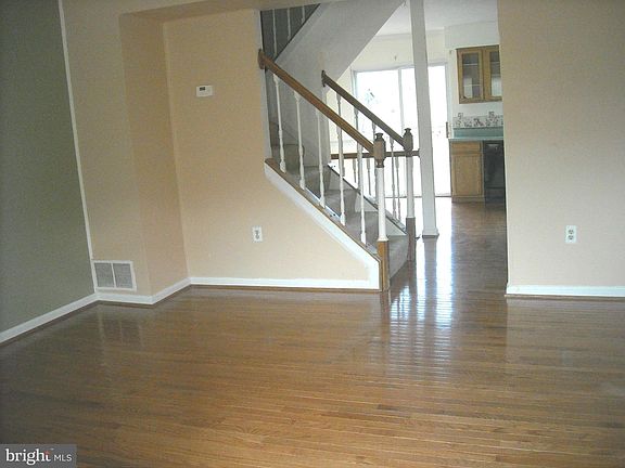 3rd image of 15219 Valley Stream Dr