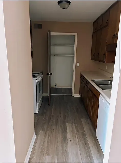 Cottonwood Apartments — Photo 4