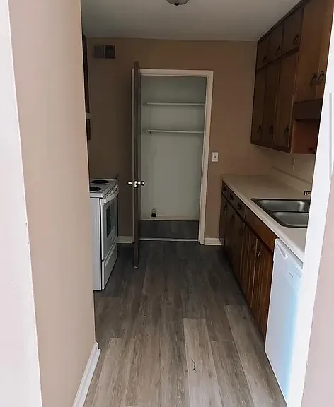 Cottonwood Apartments — Photo 3